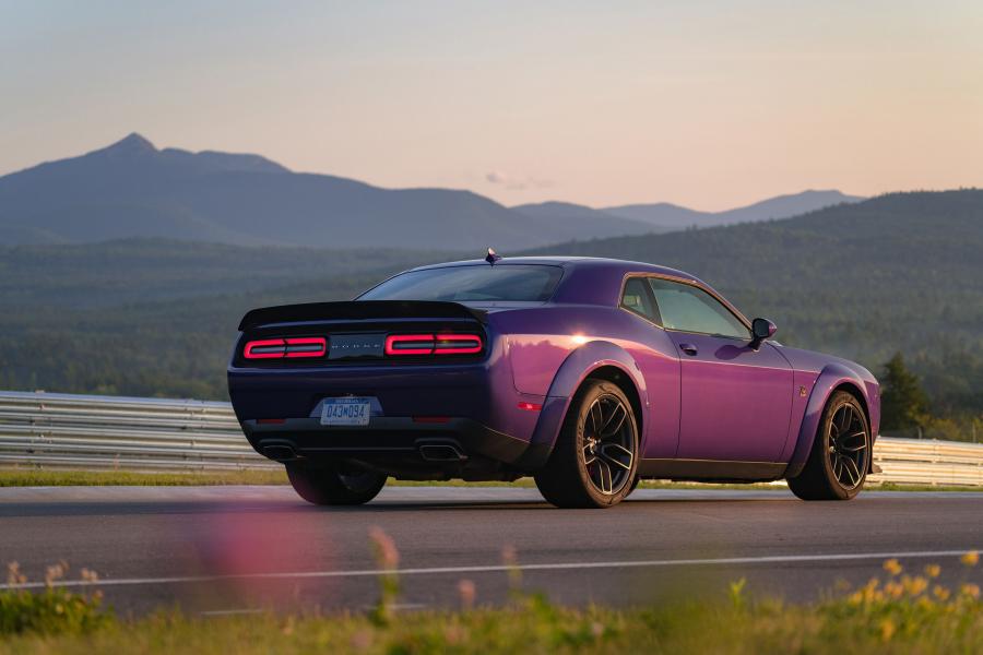  Dodge Challenger R/T Scat Pack Widebody (LC) 2018 года  (фото 32 из 48)